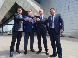 Bodega SOMMOS se convierte en nuevo patrocinador de la SD Huesca. Esta mañana se ha firmado el acuerdo del patrocinio en la misma bodega.