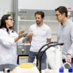 Sommos apuesta por la economía circular en una investigación que vincula el hollejo de la uva con la mejora de piensos para animales