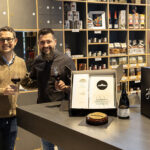 Sommos Colección Syrah, protagonista de la nueva tarta “Sacher con S de Syrah” de Lapaca