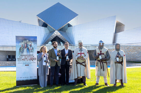 Bodega Sommos presenta su reserva de edición limitada como vino oficial de Monzón Templario